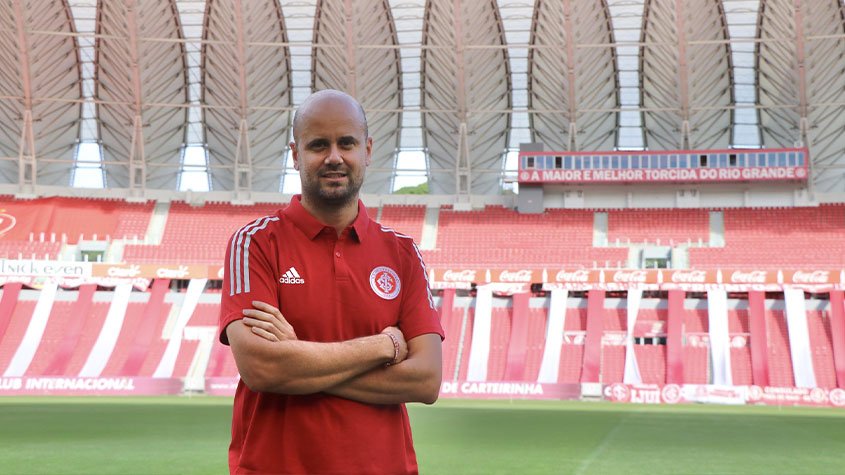 Aposta na novidade - Em março, em uma tentativa de inovar o projeto esportivo, o Internacional anunciou Miguel Ángel Ramírez como novo treinador, ex-técnico do Independiente Del Valle.