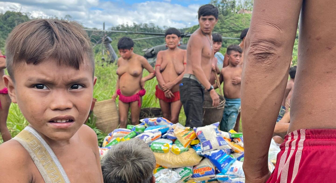 Índios da reserva Yanomami em Roraima