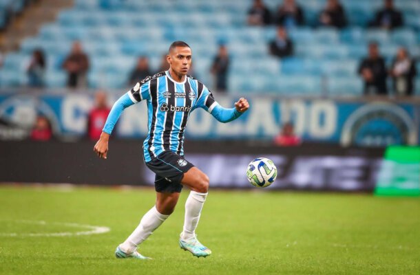 Bruno Alves - Renovação do zagueiro com o Grêmio é improvável e ele deve vestir outra camisa em 2024.- Foto: Lucas Uebel/Grêmio
